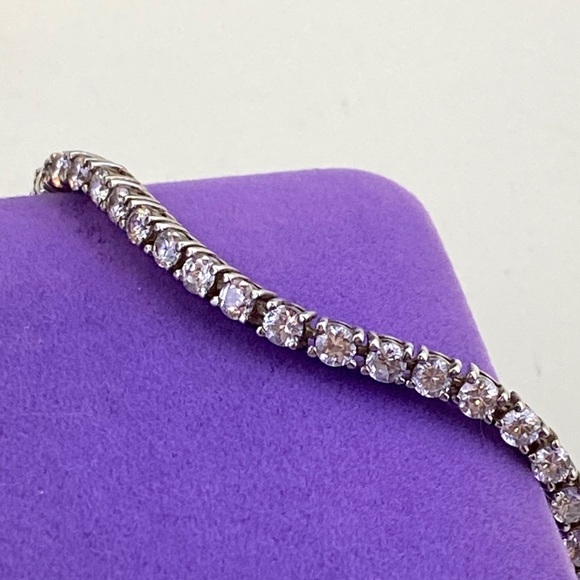 💛 Elegant Sterling Silver CZ Tennis Bracelet - Picture 2 of 6